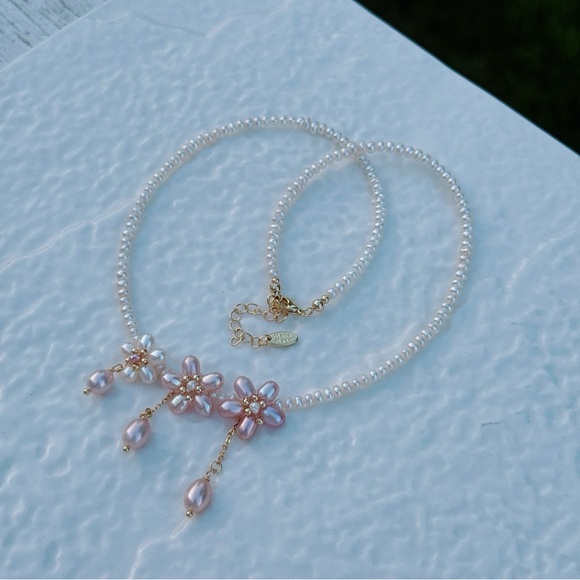 X435 Handmade Freshwater Pearl Flower Necklace - Picture 8 of 9